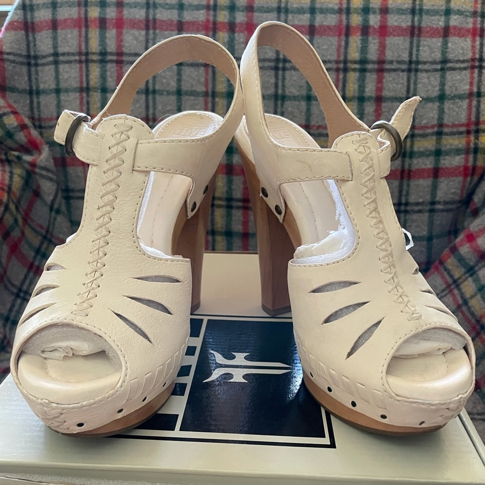 Frye Fran TStrap sandals